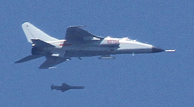 A JH-7 fighter-bomber launching the KD-88 air-to-surface missile